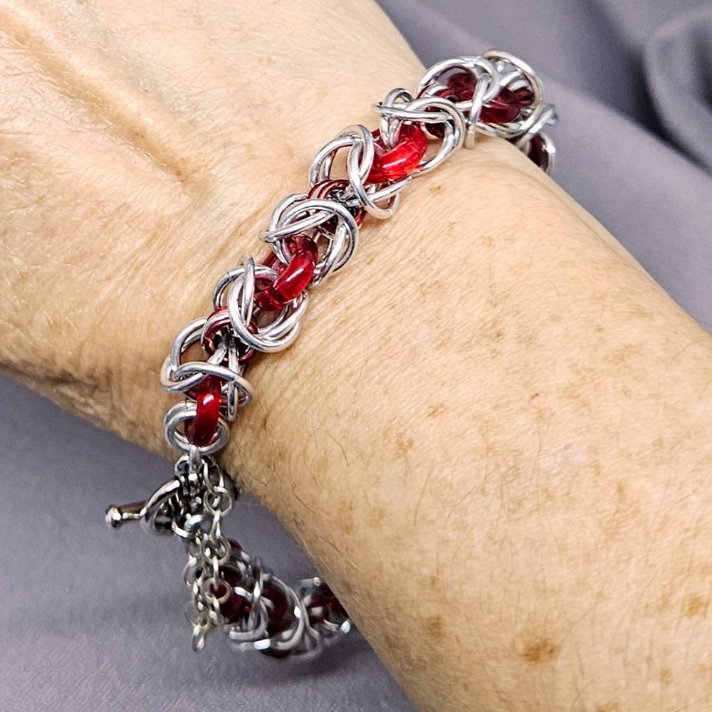 NWOT Red Czech Pressed Glass & Aluminum Rings,  Handmade Bracelet!!  Size 8"